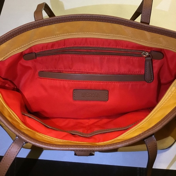 Michael Kors tote - Picture 3 of 12